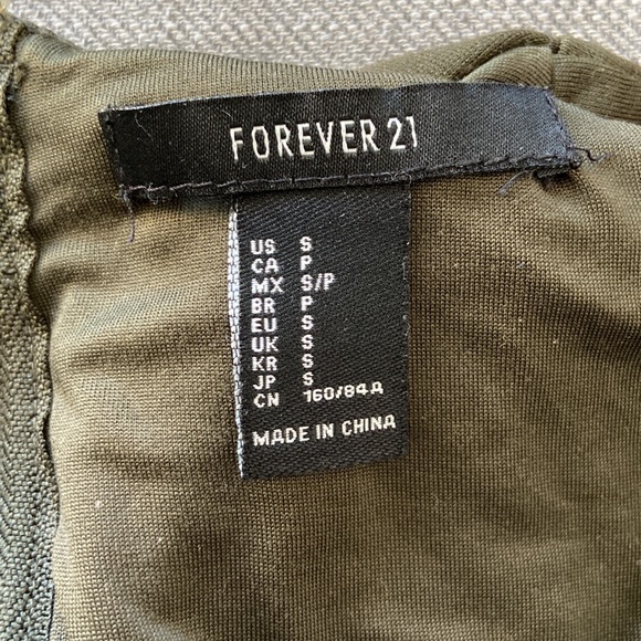 Olive green cut out crop top in size S. - Picture 3 of 3